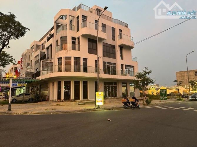 🎉🎉🎉CHÍNH CHỦ BÁN SHOPHOUSE 4 TẦNG + 1 TUM - GÓC 2 MẶT TIỀN VIP NGUYỄN SINH SẮC