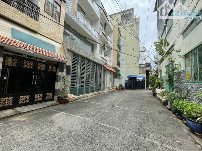 Bán nhà riêng, ngang 10.5m, hẻm xe tải 8m, Đường Nguyễn Xuân Khoát, Tân Phú