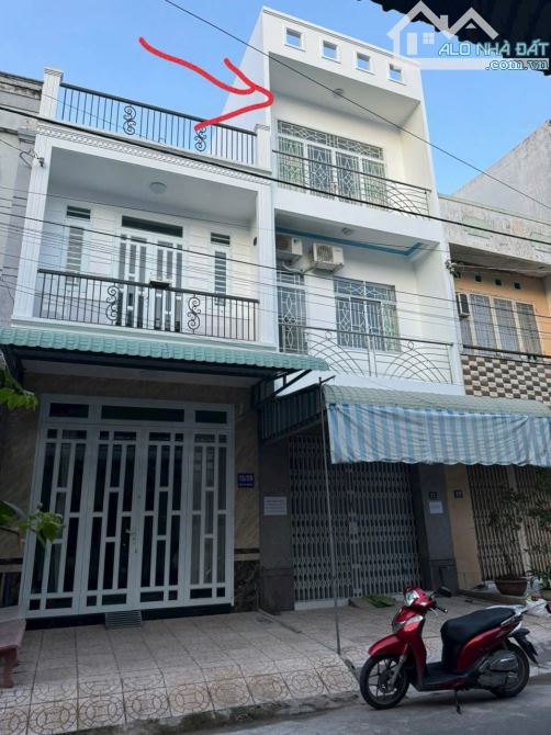 Nhà 8 triệu 4 phòng ngủ gần Chợ An Khánh