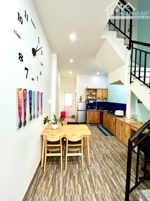 bán nhà 2ty450 ngay Trần Quang Diệu, P14, Q3 cần bán gấp giá mềm chốt nhanh