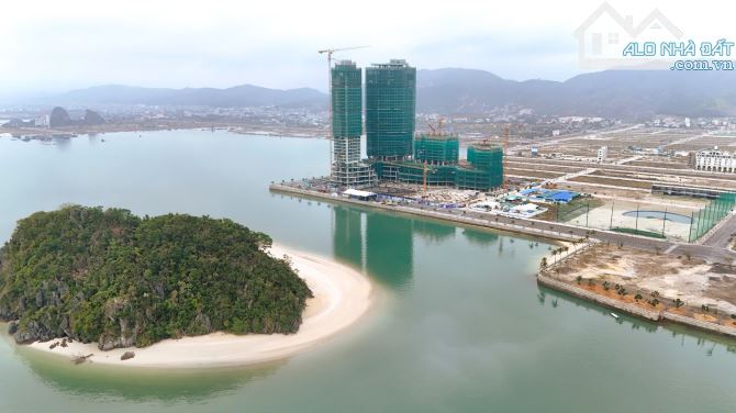 Mở bán quỹ căn hộ du lịch, view vịnh Bái Tử Long, giá chỉ từ 2x tỉ