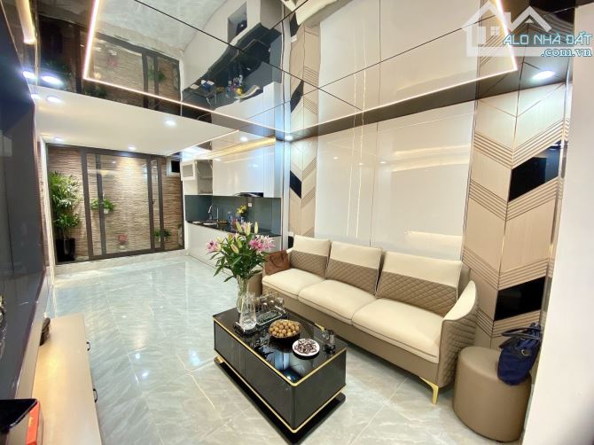 Bán nhà La Thành 45m2 nhà đẹp ở ngay gần phố 2 thoáng ngõ rộng rãi 8.8 tỷ