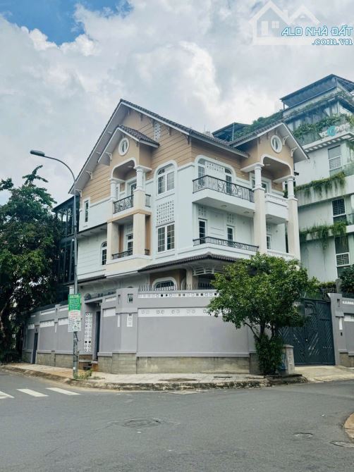 Bán nhà mặt tiền đường Phan Xích Long - 8x16 - 5 tầng - HĐT: 150triệu/tháng - Giá 44 tỷ TL
