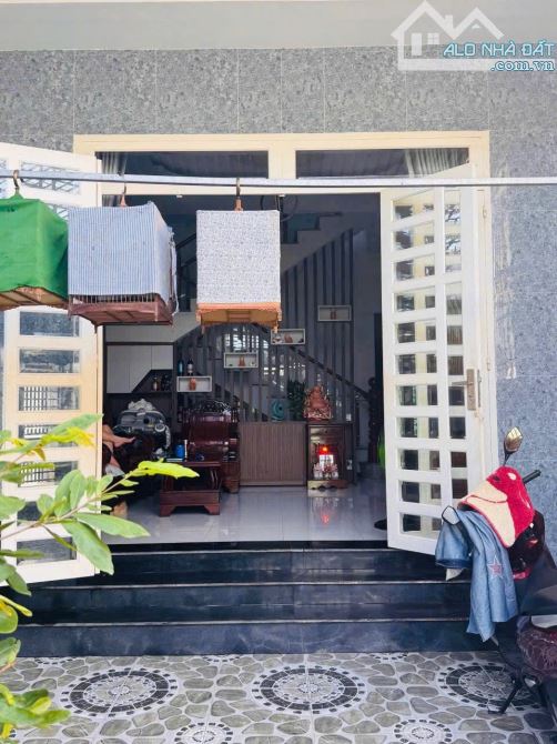 NP832 BÁN CĂN NHÀ  LẦU SỔ HỒNG RIÊNG  THUỘC KP3 TRẢNG DÀI.