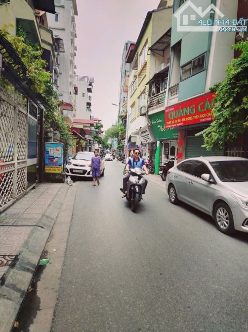 TT VIỆT HƯNG - 20 m RA ĐƯỜNG Ô TÔ TRÁNH - NGÕ THÔNG TỨ PHÍA NÔNG - NHÀ 3TẦNG DÂN XÂY MỚI