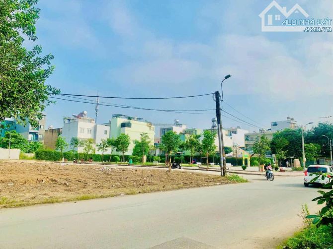 SIÊU RẺ! Đất biệt thự góc 2MT Lê Hữu Kiều, Bình Trưng Tây Q2. DT 20x21M. Giá chỉ 46 tỷ TL