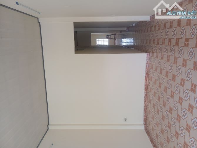 Nhà kiệt ô tô 5.5m Trưng Nữ Vương, đất vuông vắn 122m², có sân để xe – an ninh tốt