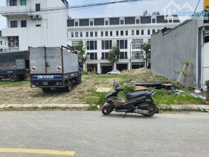 ĐẤT HIẾM LOUIS HOÀNG MAI 107 M - MẶT TIỀN LỚN - VỊ TRÍ CỰC KỲ ĐẮC ĐỊA - XE TẢI TRÁNH NHAU