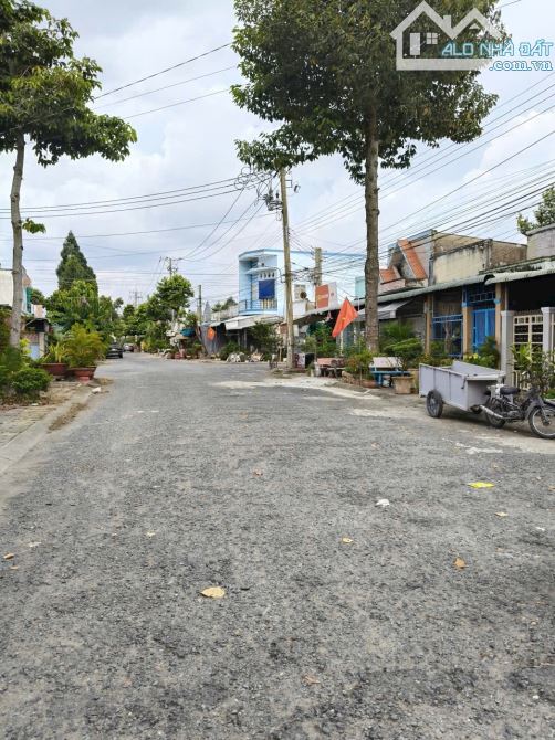 Nhà mới đẹp phường Long Châu trục chính dân cư đông