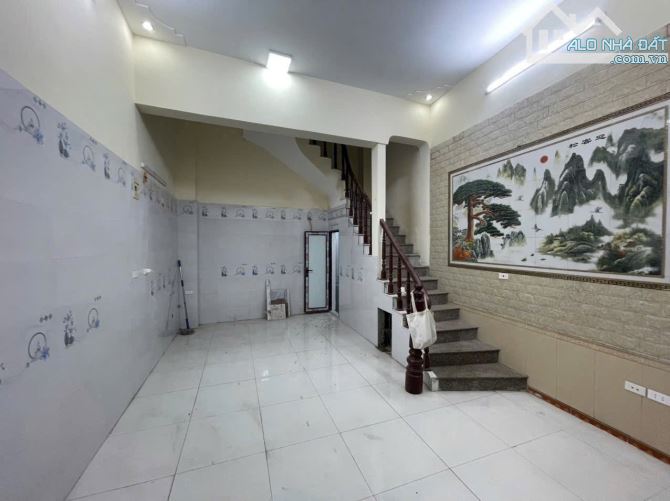 HỒNG MAI , 33M² x 5T Ở NGAY , 3 GÁC ĐỖ CỬA , NGÕ NÔNG , GẦN PHỐ , 6,8 TỶ