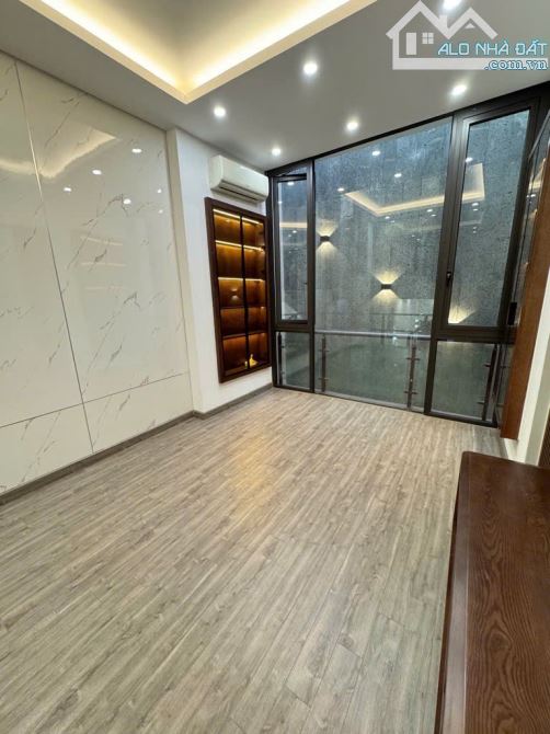 Tòa nhà văn phòng 7 tầng – Hoàng Cầu, Đống Đa – 105m²