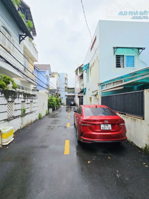 Nhà đẹp giá tốt, 3 Tầng, ngang 5.7m, hẻm ô tô tránh nhau