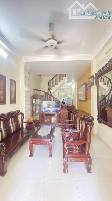 Bán Nhà LÊ TRỌNG TẤN, 36.5m² x 5 Tầng, Ngõ Thông, Vài Bước Ra Phố, Giá Đầu Tư Chỉ 7.3 Tỷ