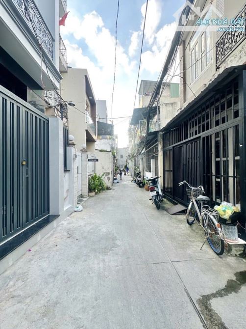 BÁN NHÀ NGAY TÂY THẠNH, TÂN PHÚ - DT 78M2, 4.7M X 17M, 4 TẦNG, HẺM 3M. GIÁ 7.7 TỶ