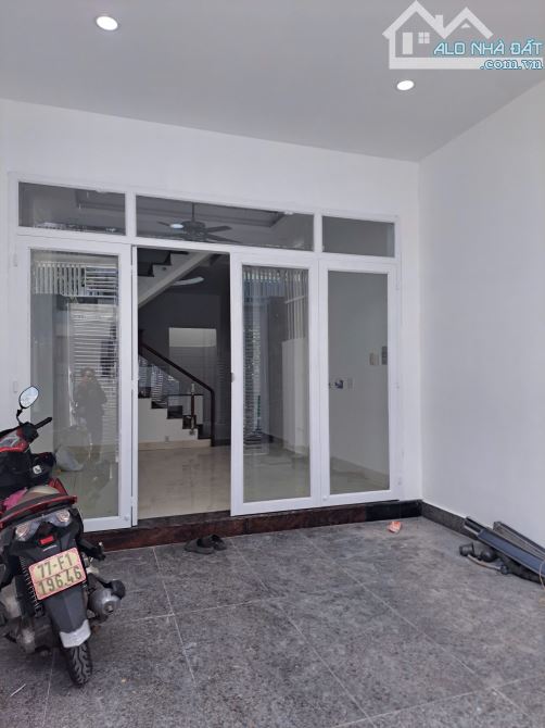 Bán Nhà 3 Tầng Ngô Chí Quốc DT 64m2 Hẻm Xe Hơi Vào Nhà Ngay Chợ Đầu Mối Chỉ 4,3 Tỷ