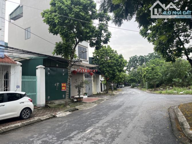 Bán gấp đất Liên Ninh - Ngọc Hồi ô tô ,phân lô diện tích rộng ,giá đầu tư  7.6 tỷ