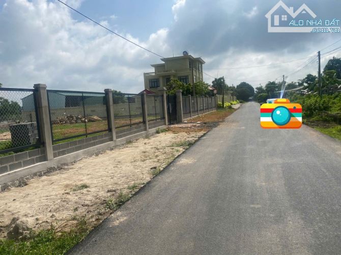 MẶT TIỀN NGUYỄN VĂN HƯNG - TT ĐẤT ĐỎ - CÁCH TỈNH LỘ 52 100M DT 500m2 - 35x24m sẵn 60tc Giá