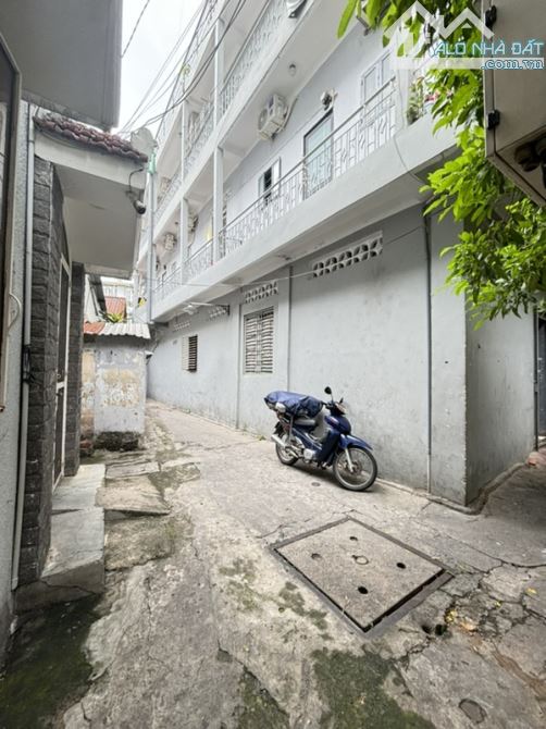 Chủ định cư nước ngoài bán nhà Nguyễn Trọng Tuyển, 33m2, 4 tầng, nhỉnh 6 tỷ (2025P164)