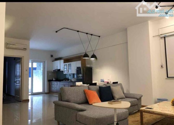 Cho thuê căn hộ chung cư Lạc Long Quân, 140m2, 3 ngủ, 2 vệ sinh, 15 Triệu Full đồ