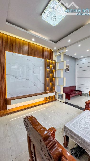 Nhà Lầu Góc 2 Mặt Tiền Trục chính Hẻm Lộ Nhựa Cách Vincom Hùng Vương 150m