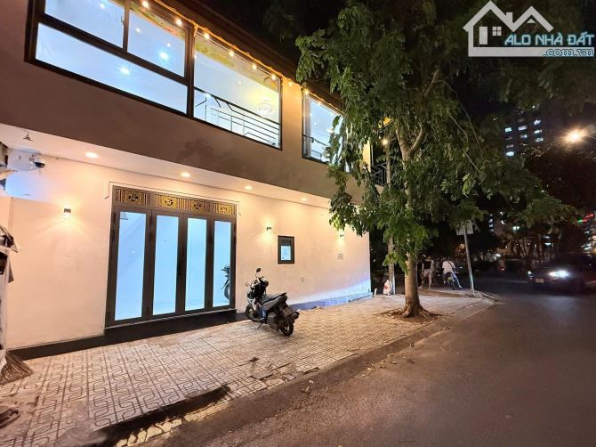 SIÊU VIP • MẶT TIỀN KINH DOANH - TÂN ĐỊNH Q1 • NGANG LỚN 9M x 3M - VỈA HÈ RỘNG 40M²