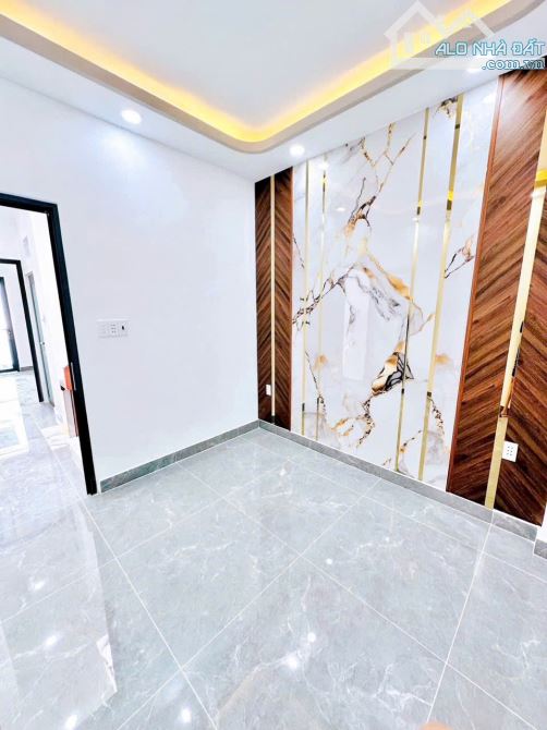 NHÀ ĐẸP QUẬN 4 GIÁ 5TỈ 490 HẺM 4M VỊ TRÍ 2/ NGẮN 4 TẤM GẦN MT 4PN DT 3*11  HÌNH THẬT - 10