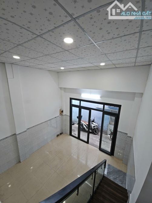 Sát mặt tiền  Trung Tâm Q4  NGANG 4.6 DÀI 12  CÓ 5 TỶ - 10
