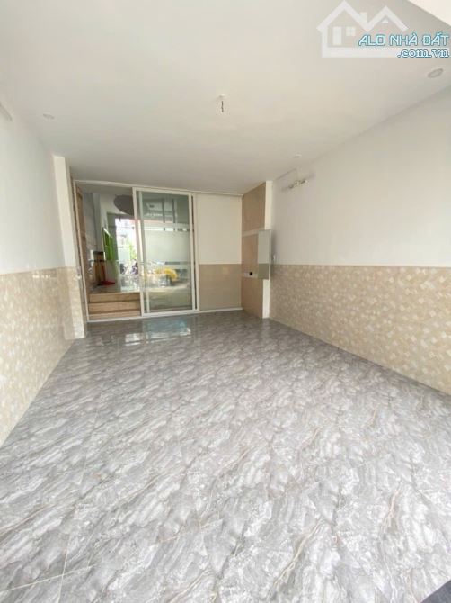 Nhà Mặt Tiền Trần Thánh Tông P.15, Q.Tân Bình-Ngang 4m dài 14m,  Giá chỉ 9,5 t - 10