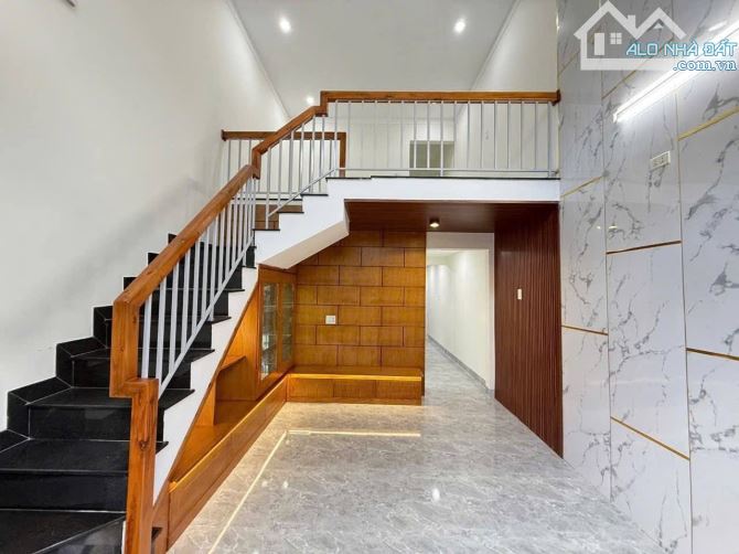 Bán nhà mê lỡ mặt tiền đg nguyễn hiền dt 40m2 giá 2ty750 hướng đông bắc - 1
