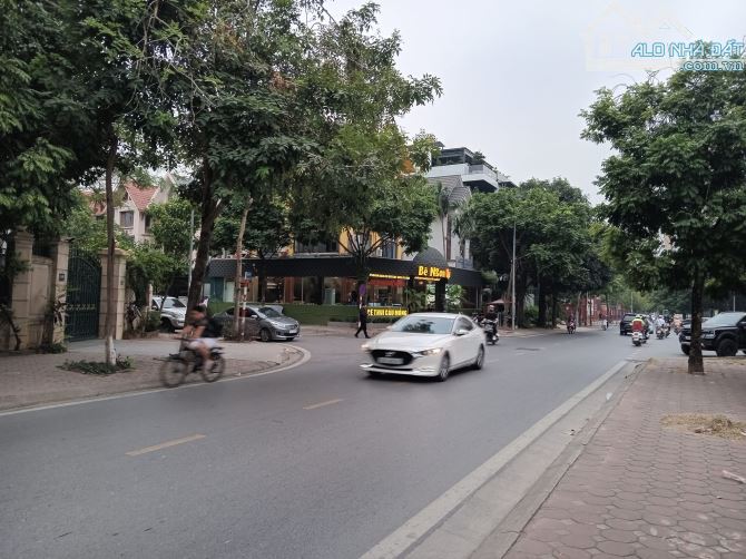 Biệt thự KĐT mới Dịch Vọng, cận kề công viên, DT 320m2 x Mặt tiền 16,5m, Giá đầu tư 130 tỷ - 1