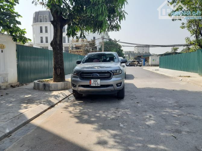 Bán đất phố Nguyễn Xiển - 2 mặt tiền - vỉa hè 4m - 2 mặt 5 ô tô tránh - 660m2 - MT  200 tỷ - 1