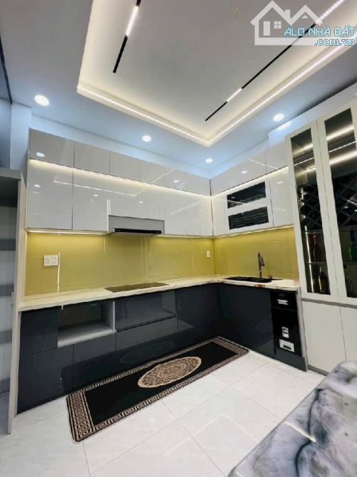Bán NR cách mặt tiền NGUYỄN VĂN KHỐI tầm 100m, DT 4.2x15m HXH thông đẹp chỉ hơn 6 tỷ - 1