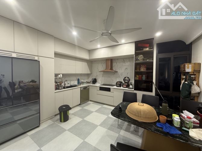 BÁN NHÀ MẶT NGÕ CẦU GIẤY- Ô TÔ 7 CHỖ TRÁNH, 1 NHÀ RA PHỐ- 55M2, 4 TẦNG,VỈA HÈ_ GIÁ 13 TỶ. - 1