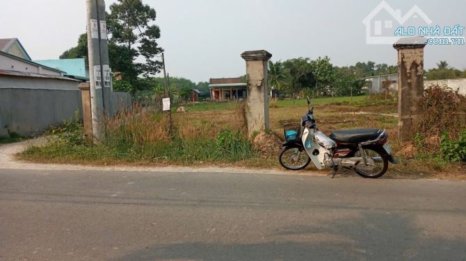Cần bán đất góc 2 mặt tiền đường Lê Thị Kịa 1/ Ngắn TL7 vào 50m 1058m2 có 600m thổ cư
