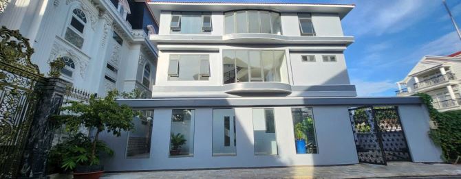 Bán Biệt Thự Góc 2MT Nguyễn Văn Hưởng - 1