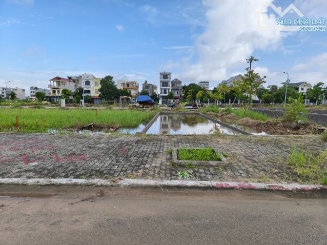 Siêu phẩm lô góc 92,5m2 ngang 5m tái định cư Anh Dũng, đường thông rộng 25m , sổ đỏ . - 1
