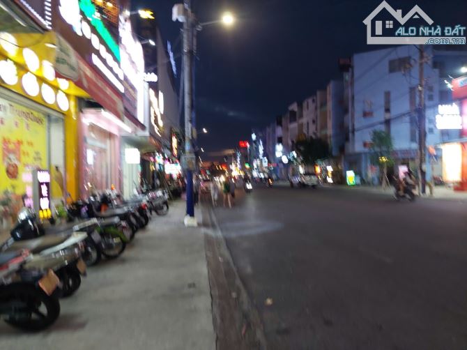 Chỉ 7 tỷ - 161m2(5x32) Nhà 2 tầng MT D4 KDC Thuận Giao Thuận An Bình Dương - 1