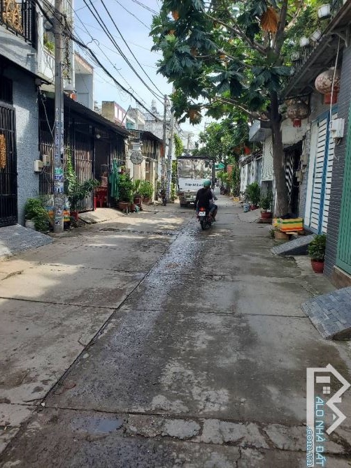 Nhà cũ tiện xây mới Liên Khu 4-5, Bình Tân, 4*10m, hẻm xe hơi 6m thông, nhỉnh 2 tỷ - 1