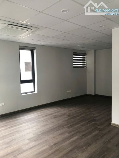 Cho thuê tòa nhà Nguyễn Xiển, Thanh Xuân. Căn góc thang máy. DT 140m2, MT 12m, 7 tầng giá - 1