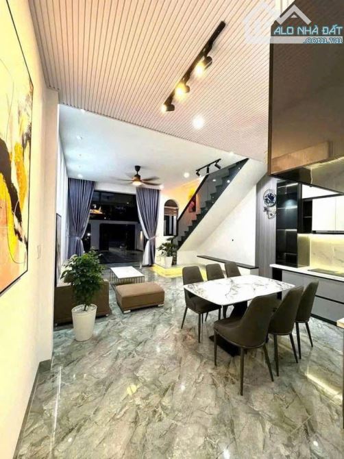 Bán nhà 1 trệt 1 lầu cách ngã tư bến cá chỉ 1p di chuyển giá 1ty970 bao sổ thuế phí 🔥 - 1