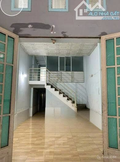 Bán gấp căn nhà c4 ở Hóc Môn, để có tiền cho con qua nước ngoài. DT 57m2, giá 810 triệu. - 1