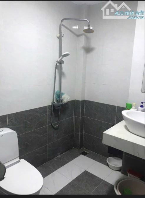 Cho thuê nhà nguyên căn 50m2- 4 tầng - Việt Hưng- Long Biên- ở sướng - 1