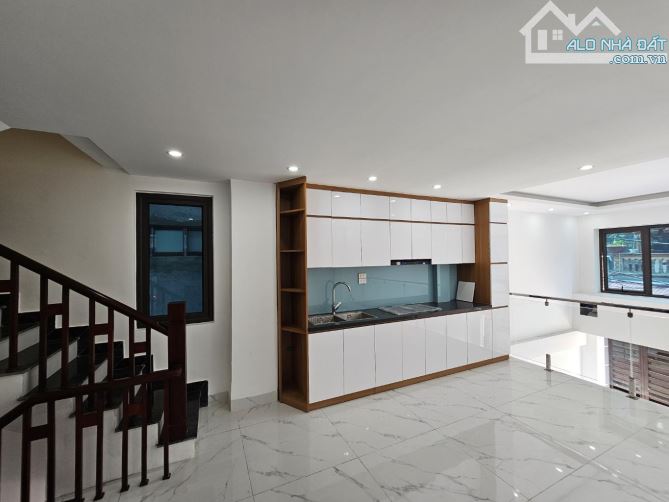 Bán gấp, 6 tầng thang máy, DT 50M2. OTO 7 chỗ vào tận nhà tại Giang Biên - 1