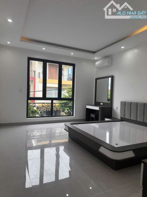 Bán nhà 4 tầng ô tô vào nhà phố Khúc Thừa Dụ - 1