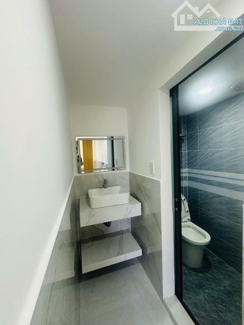 cô chú lớn tuổi nhờ bán căn nhà DT 4.5x8m2/ 3ty5,SHR,Hô Văn Long,Bình hưng hòa b, sẵn 3 PN - 1