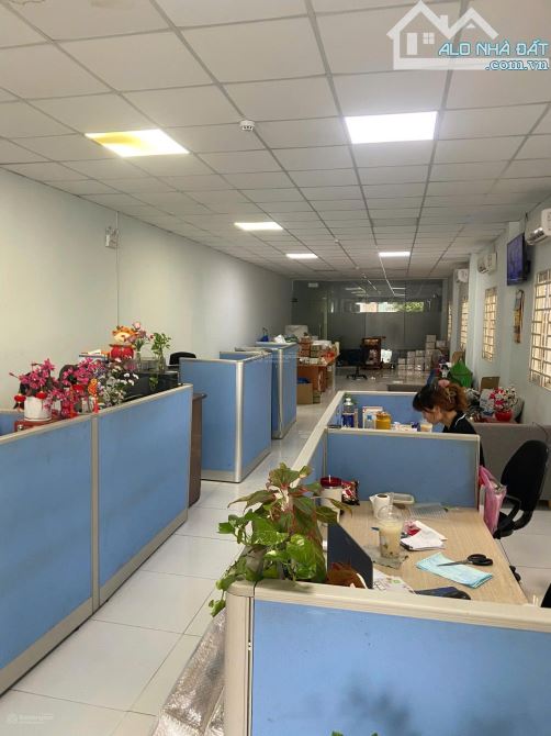 Cho thuê xưởng 1900m2 Hẻm xe Cont Quốc Lộ 1A Phường An Phú Đông Quận 12 - 1