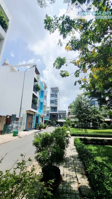 HIẾM KDC BÔNG SAO NGANG KHỦNG 8M - 128m2 - 4 TẦNG - XE HƠI ĐỖ CỬA - CÔNG VIÊN - 24.5 TỶ TL - 1