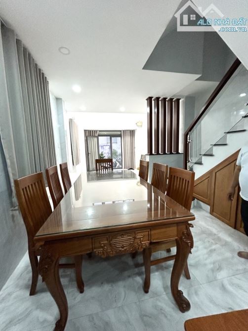 Nhà Lô góc MT , Trần Xuân Soạn ,Q7 , 4 Tầng , Nội Thất gỗ, Giá Hơn 10Tỷ - 1