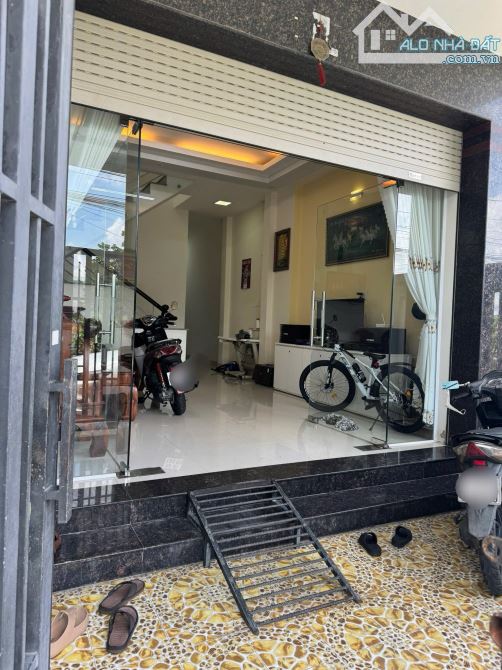 Nhà lầu mới khu dân cư Ao Cá Minh Thái đường oto 16 chỗ Đạo Thạnh, Mỹ Tho Tiền Giang - 1