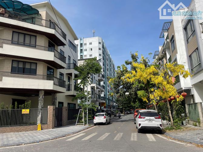 Bán gấp căn biệt thự góc 3.5 tầng hoàn thiện bên ngoài mặt Nguyễn Khuyến Hud B - 1